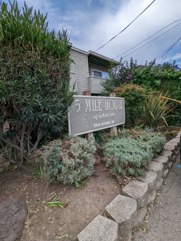 Building Photo - 1003 Leaf Ave