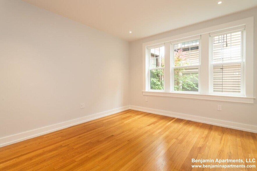 Building Photo - 17 Forest St