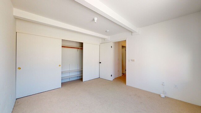 Building Photo - Amazing Oliver Loft in Emeryville!