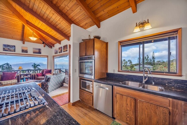 Building Photo - Fully Furnished 4BR in Kula. Garage, Bonus...