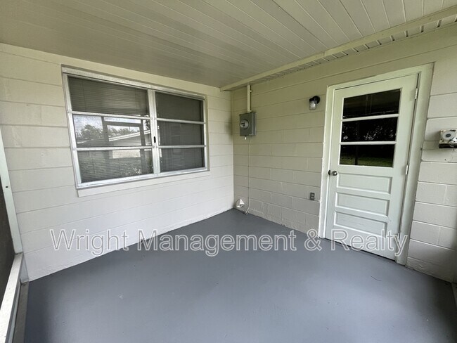 Building Photo - 5033 Farley Dr