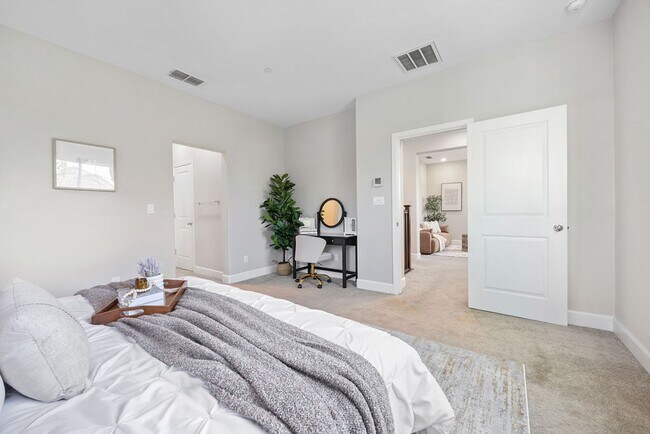 Building Photo - 5Bed/3Ba Home in Quiet Hayward Community w...