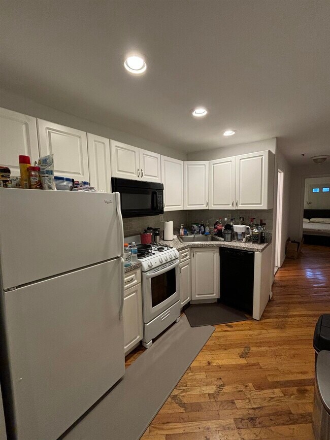 Primary Photo - 409 1st St