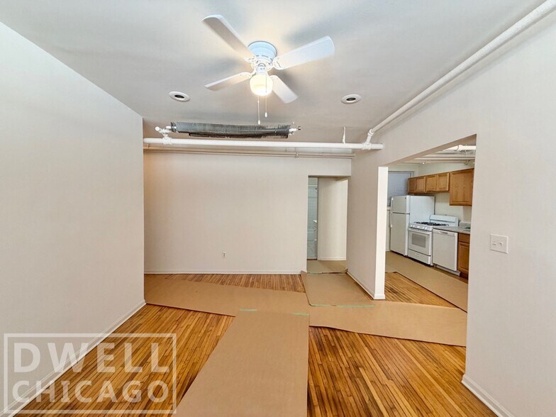 Building Photo - 1326 W Estes Ave