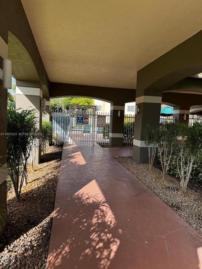 Building Photo - 450 S Park Rd