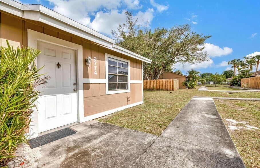 Building Photo - 3774 92nd Ln N