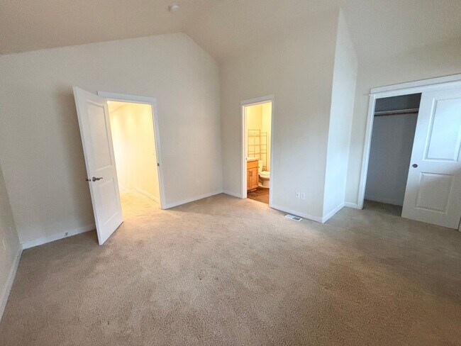 Building Photo - Charming 2BD 2BA Home In Beaverton!!