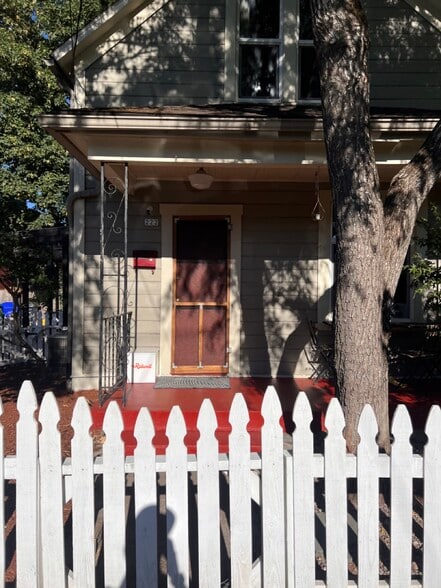 Building Photo - 222 NE 53rd Ave