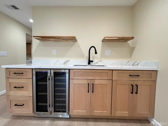 Building Photo - 21 Panorama Dr