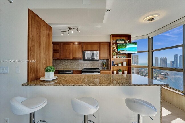 Building Photo - 3500 Mystic Pointe Dr