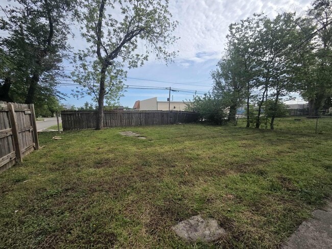 Building Photo - Spacious home for rent!