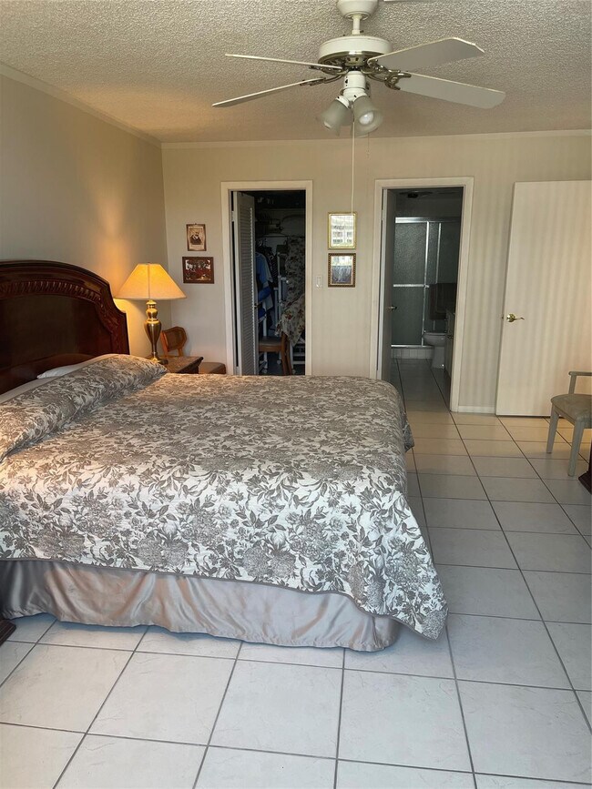 Building Photo - 1401 S Ocean Dr