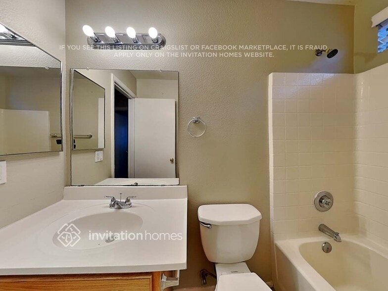 Building Photo - 163 S Parkwood