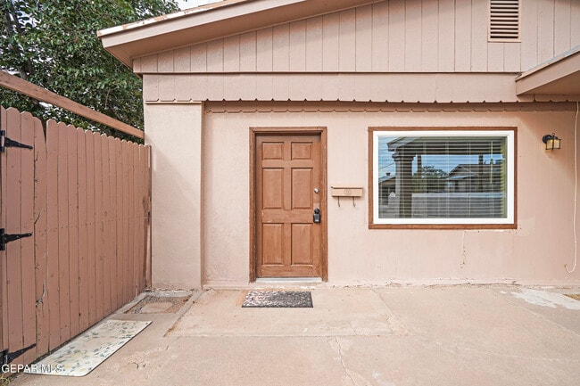 Building Photo - 3225 Fort Blvd