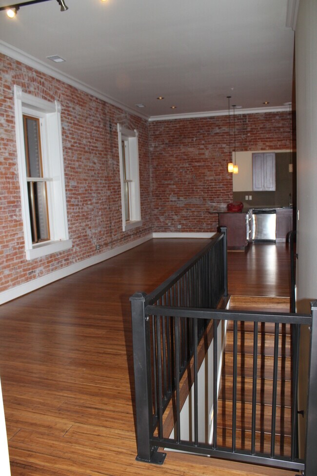Building Photo - 109 West Third Ave #201