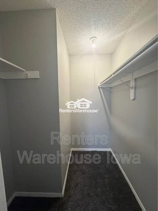 Building Photo - 2112 E Caulder Ave