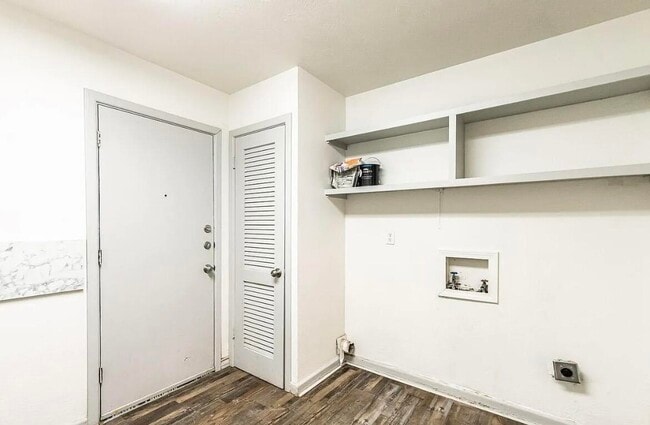 Building Photo - 5426 43rd St