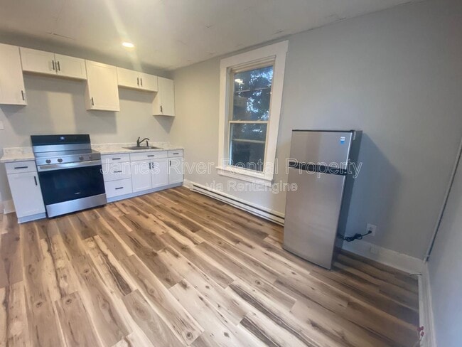 Building Photo - 1009 4th St