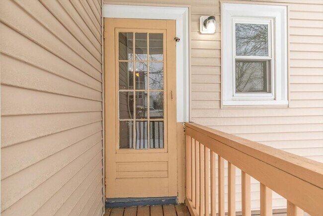 Building Photo - 335 Salem St