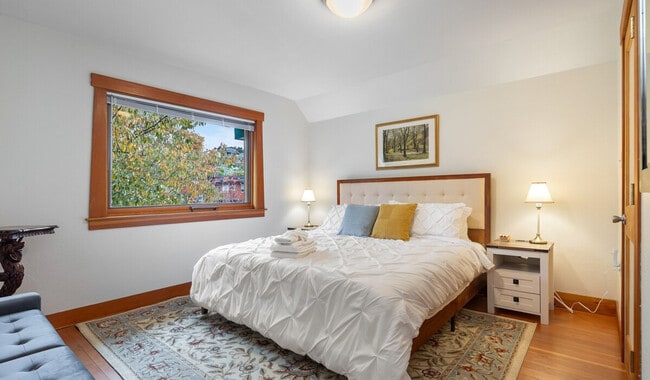 Building Photo - 173 Aloha St