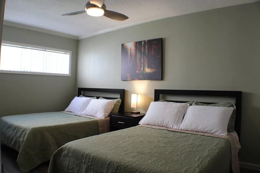 Building Photo - 1770 Vineyard Ave