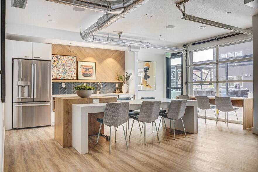 Building Photo - Sloane