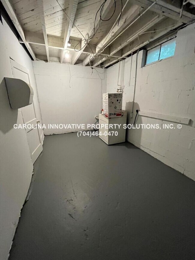 Building Photo - 2830 Phillips Ave