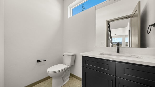 Building Photo - 367 Toms Cyn Dr