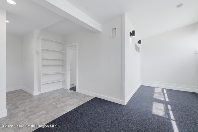 Building Photo - 43-47-47 Tinker St