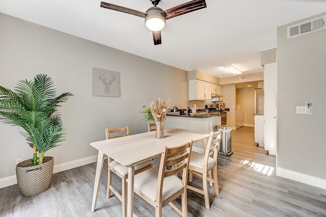 Building Photo - 2808 Crystal Lantern Dr