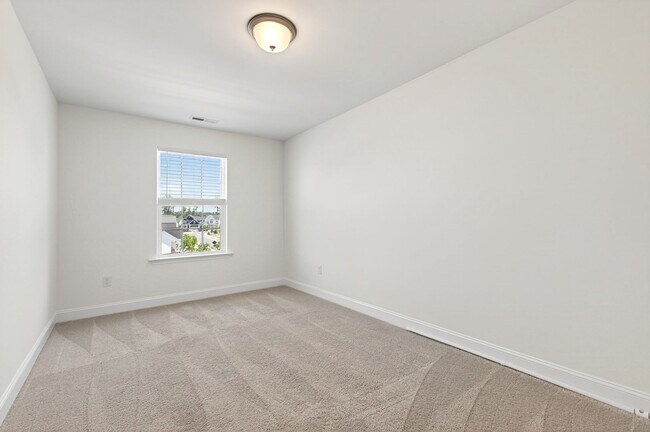Building Photo - Beautiful Modern 3BR Townhome in the Heart of Wendell!