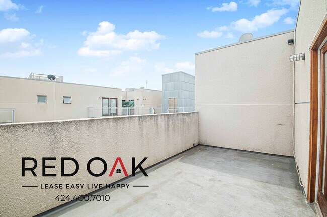 Building Photo - 1011 Pico Blvd