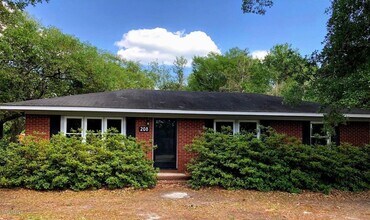 Building Photo - Walking Distance to UNCW