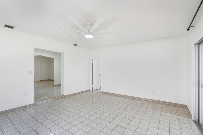 Building Photo - 2360 SW 11th Terrace