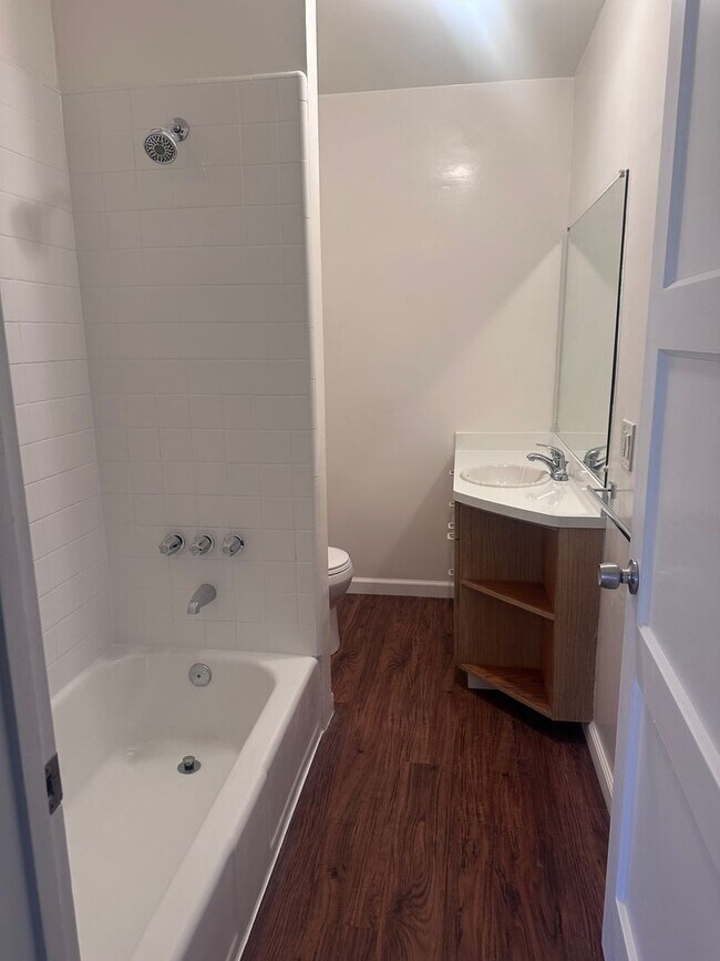 Building Photo - Charming Two Bedroom / One Bath Home! Very Spacious W/ Tons of Character!