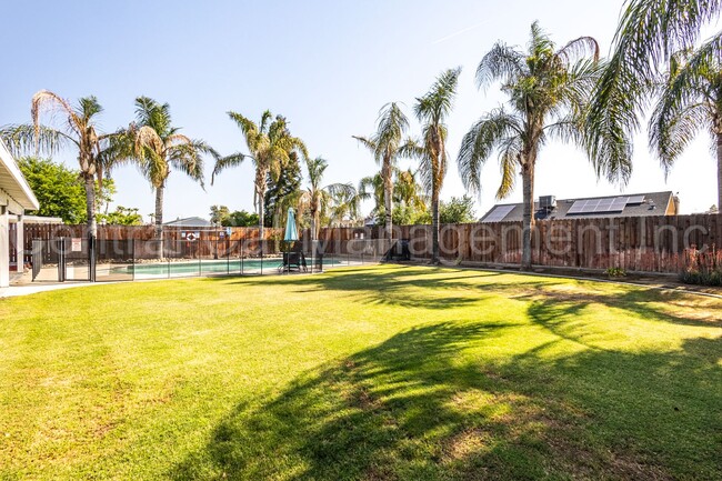 Building Photo - 3 Bedroom/2 Bath Home with Paid Solar and ...