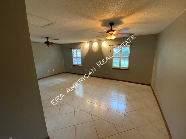 Building Photo - 520 Kumquat Ave