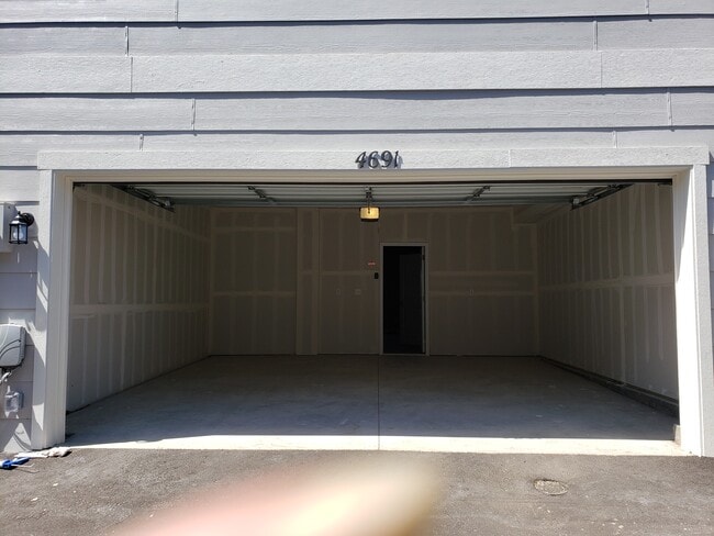 Building Photo - 4691 Pleasant Port View