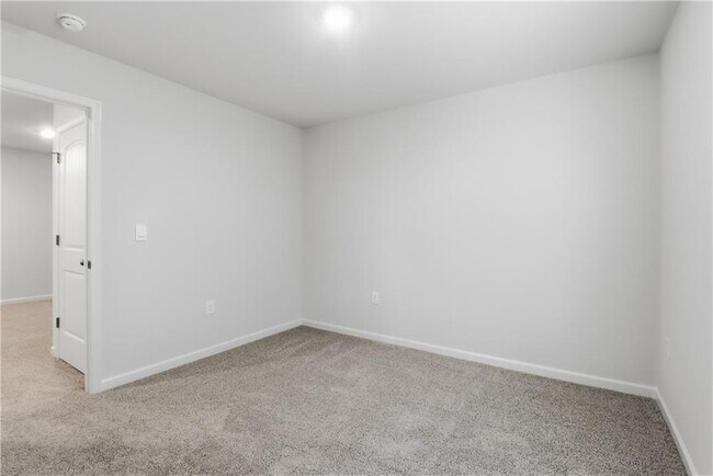 Building Photo - 56 Berryville Dr