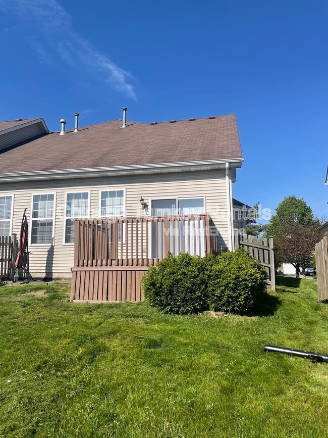 Building Photo - 527 Frieh Dr