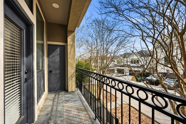 Building Photo - 6130 Hamman St