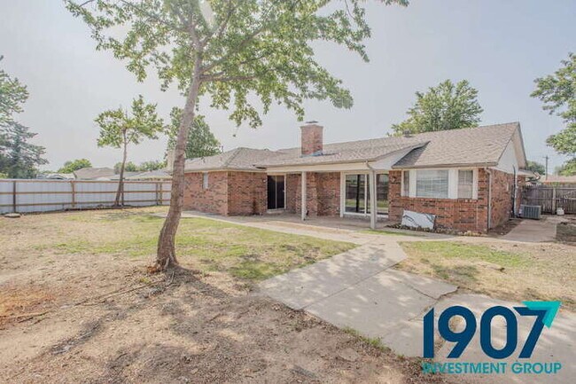 Building Photo - Three Bedroom House in SW OKC/Moore Schools