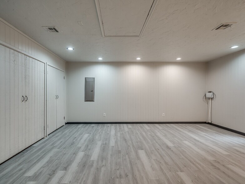 Building Photo - 12136 Thorn Ridge Rd