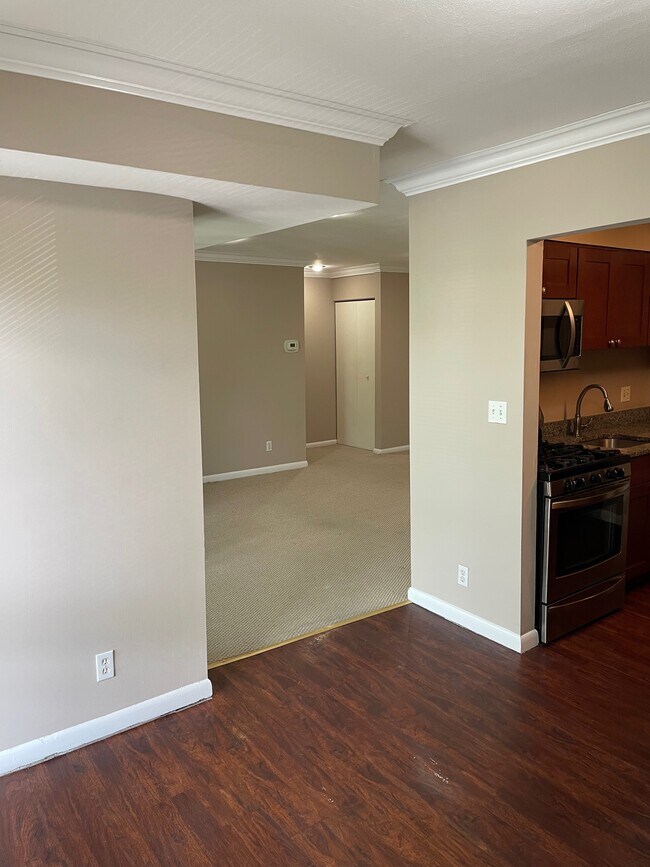 Building Photo - 6099 Majors Ln