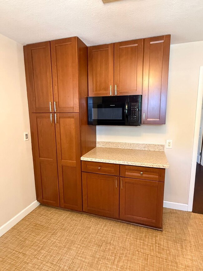Building Photo - 2 BR/1BA | Bungalow with a bonus room  | Spacious backyard!