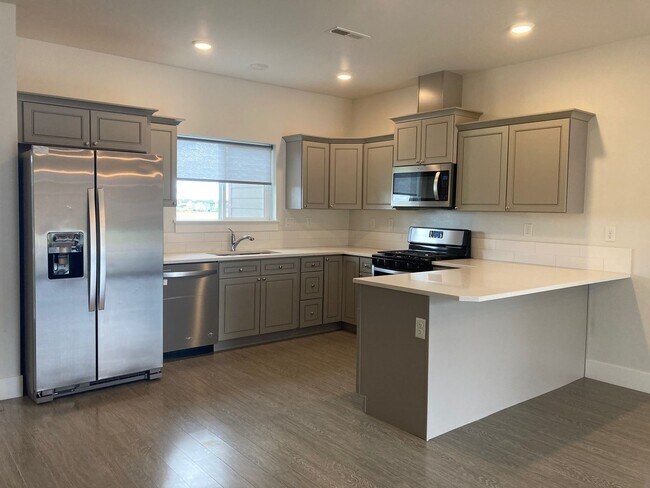 Building Photo - Discover this Gorgeous Townhome