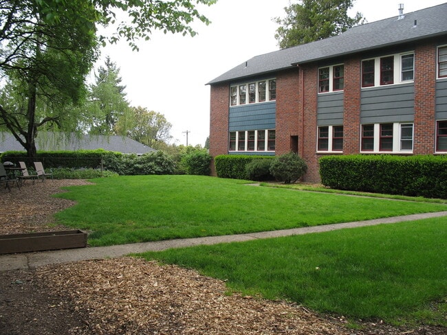 Building Photo - North Mt Tabor one bedroom Condo. Immaculate condition! - APPLICATION PENDING