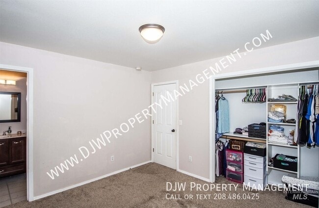 Building Photo - 11219 W Abram Dr