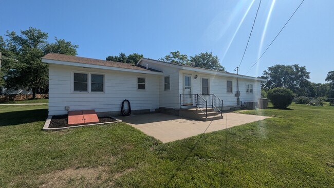 Primary Photo - 2221 Millwood Dr