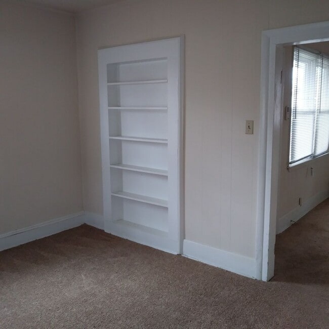 Building Photo - Chapel Hill / 3BR House on S Graham St AVA...